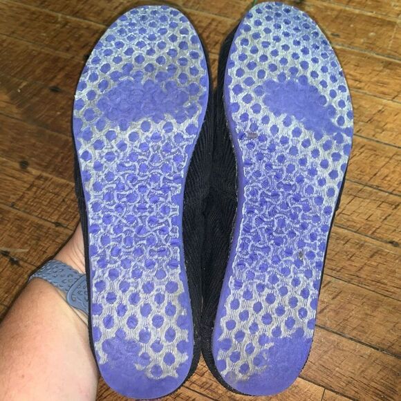 Tom’s black corduroy normcore comfortable size 7 slip on shoes - Picture 2 of 4